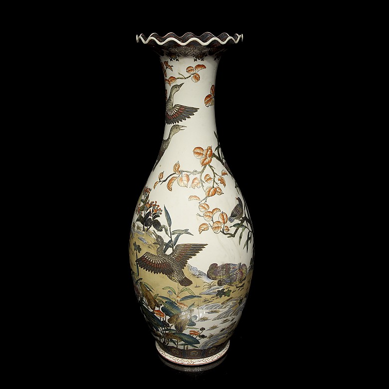 Porcelain vase ‘Birds in the Garden’, 20th century