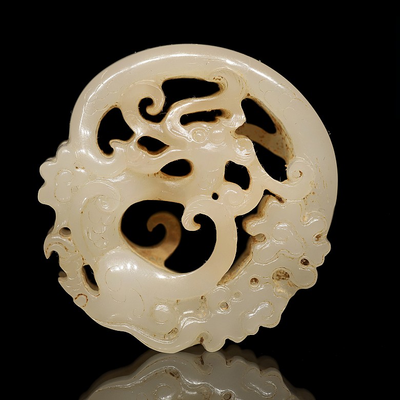 White jade figurine with dragon, Eastern Han dynasty