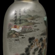 Botella de rapé de vidrio pintado, Zhou Leyuan, dinastía Qing