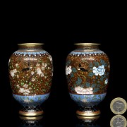 Pair of small enamelled bronze vases, 20th century - 6