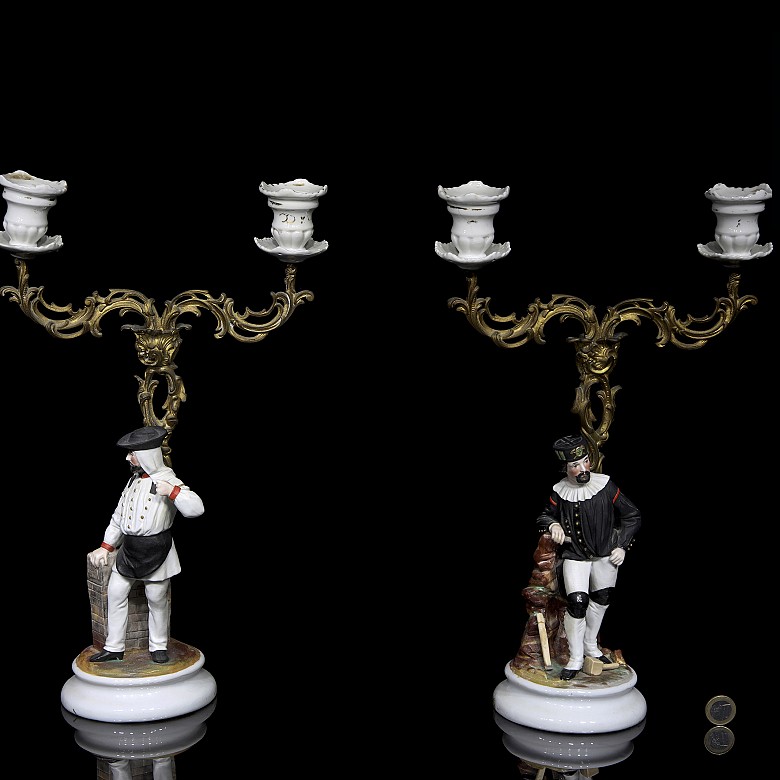 Pareja de candelabros de porcelana alemana, S.XX