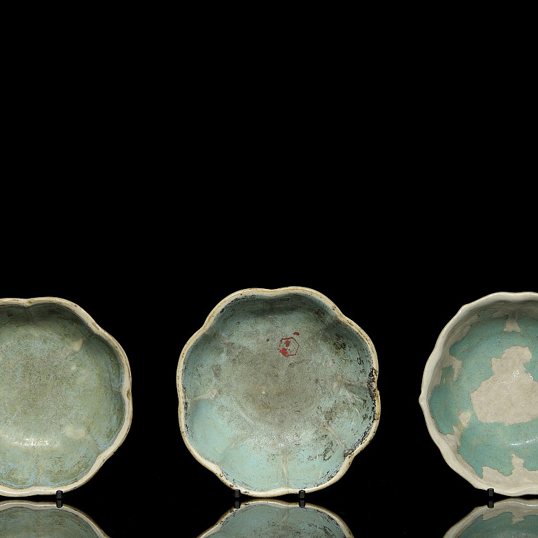 Three ‘famille rose’ bowls, Qing dynasty - 4