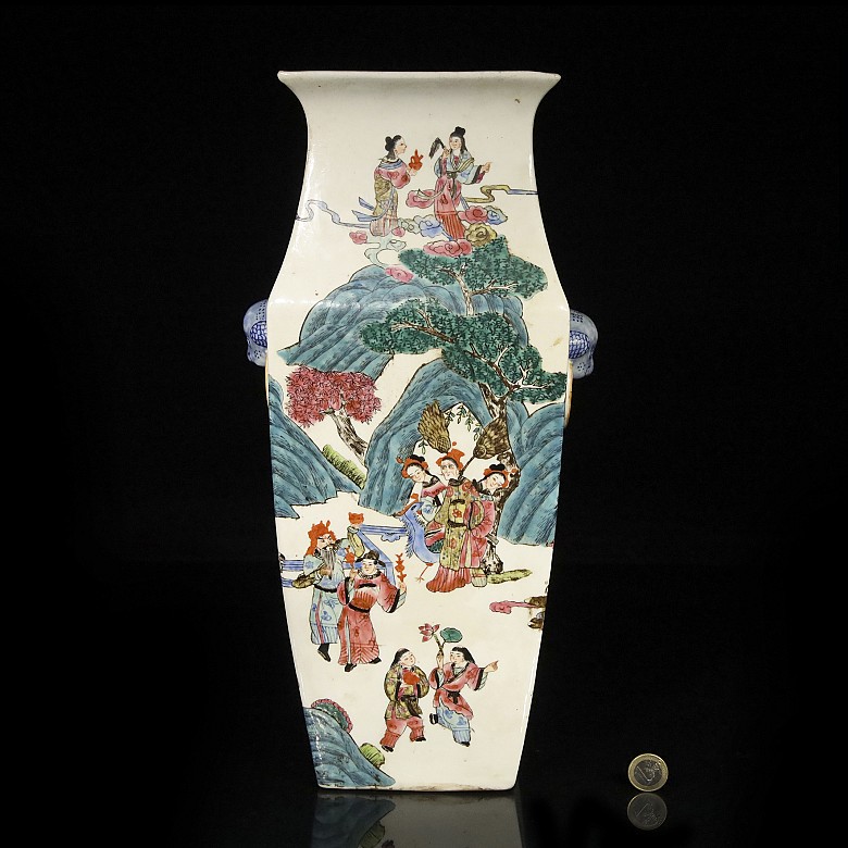 A chinese vase with a mountain scene, 19th-20th century