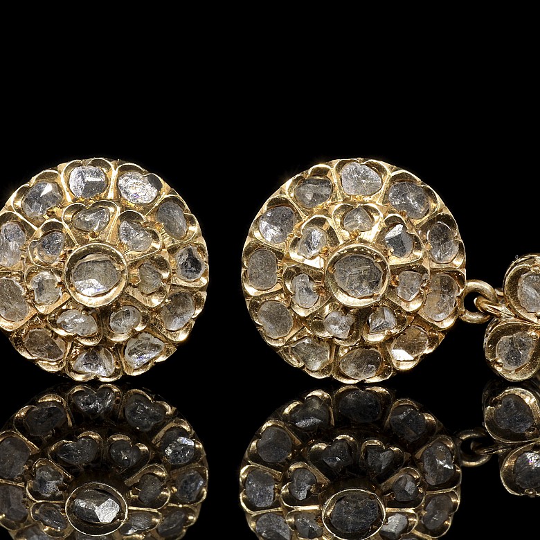 Pendientes en oro amarillo de 18 kt y brillantes, circa 1900