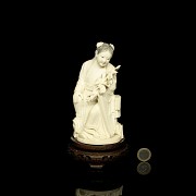 Carved ivory figure ‘Lady with a bouquet’, early 20th century