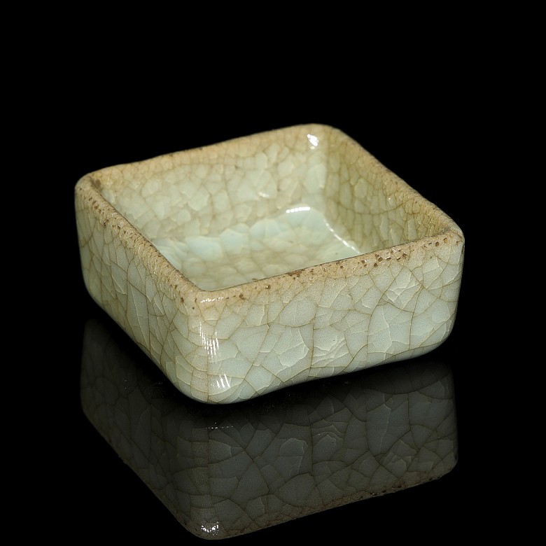 Glazed ceramic square vessel, Song style