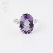 Anillo con amatista 8.97cts y diamantes en oro blanco de 18k - 1