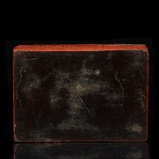 Caja rectangular de laca de cinabrio, dinastía Qing