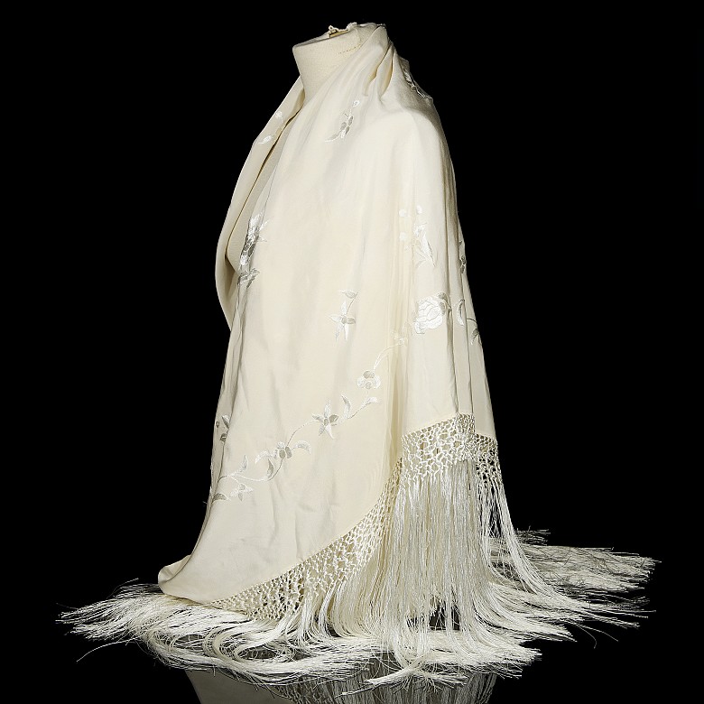 Embroidered manila shawl, 20th century