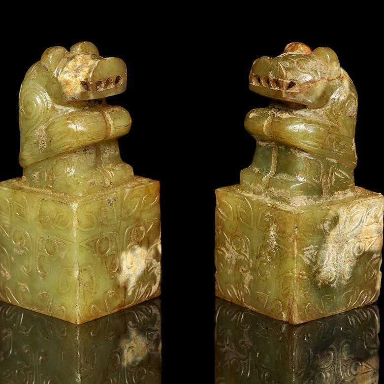 Pair of jade ‘Bear’ seals, Zhou dynasty