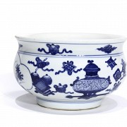 Porcelain bowl in blue and white, 20th century