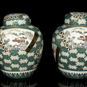 Pair of Imari jars, Japan 20th century