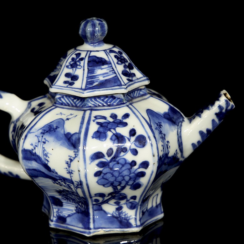 Chinese blue and white porcelain teapot “Landscapes”, Qing dynasty