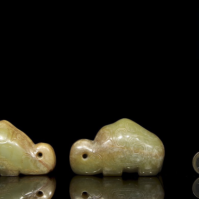 Pair of jade ‘Elephant’ figures, Western Zhou Dynasty