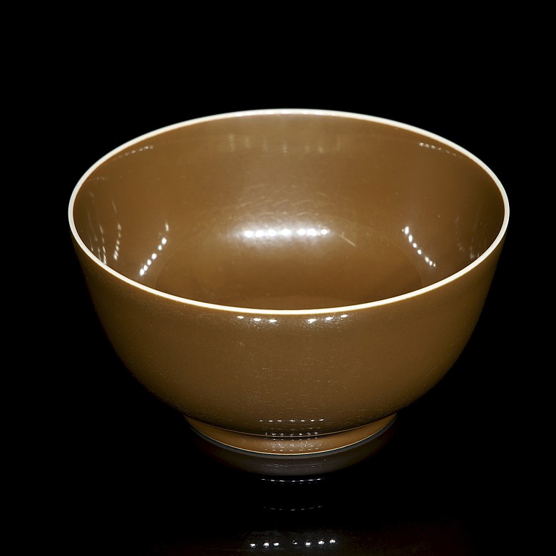 Brown-glazed porcelain bowl, with Daoguang seal