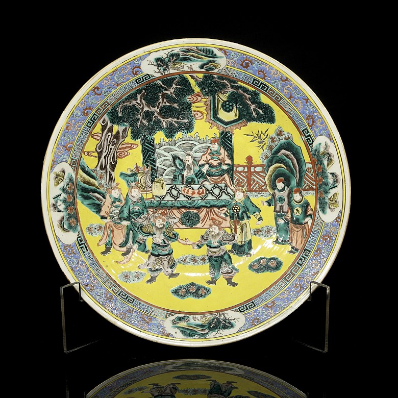 Green family ‘Imperial Court’ porcelain dish, Qing dynasty