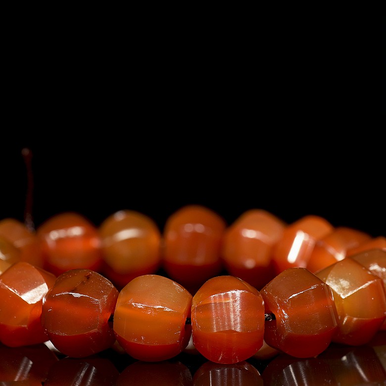 Carved agate bead bracelet, Liao-Jin culture