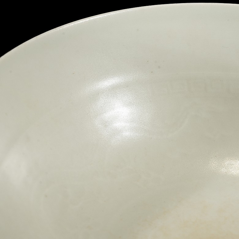 Porcelain ‘Dragons’ white-glazed bowl, Yuan dynasty