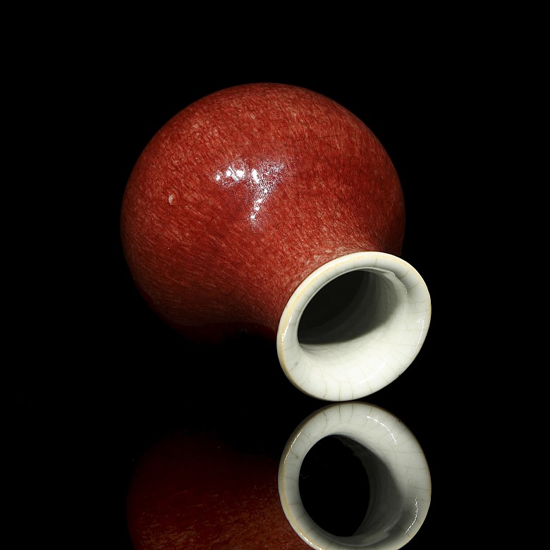 Small ‘Bull's Blood’ glazed porcelain vase, 20th century