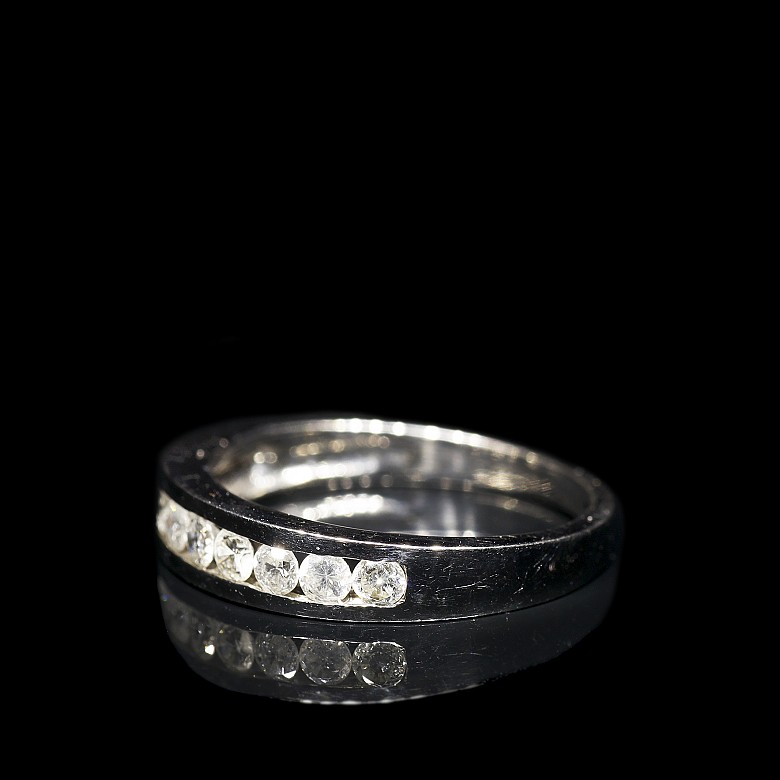 Half wedding ring in white gold with diamonds on rails