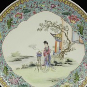 Pair of plates “Ladies in the garden”,  famille rose, Canton, 20th century