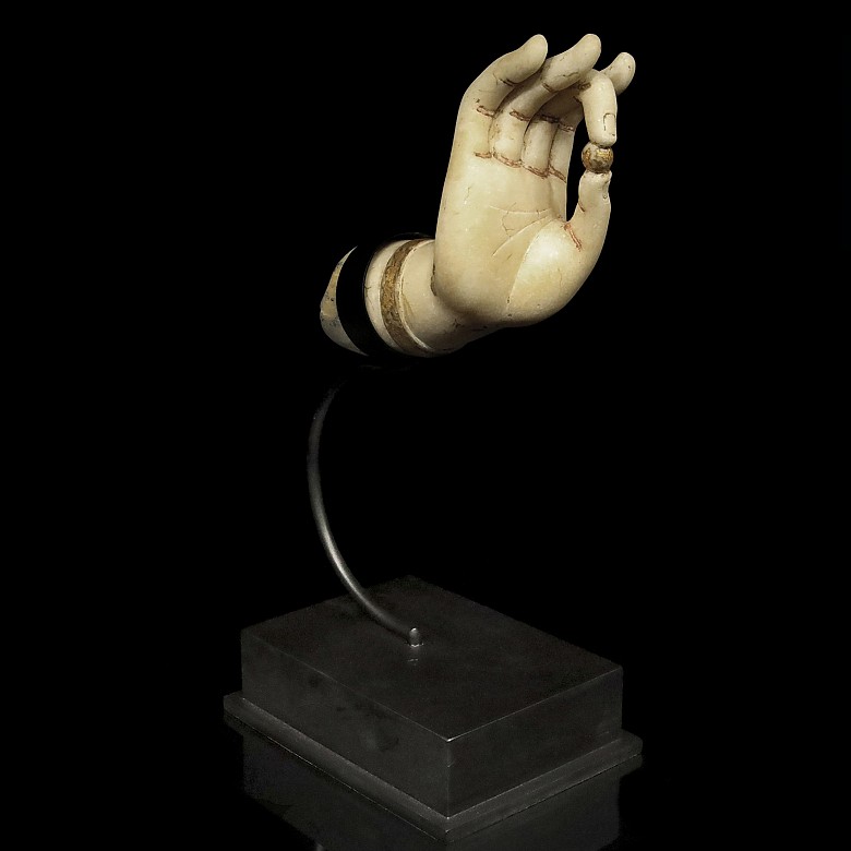 Hand of Buddha in white marble, Tang dynasty (618 - 906)