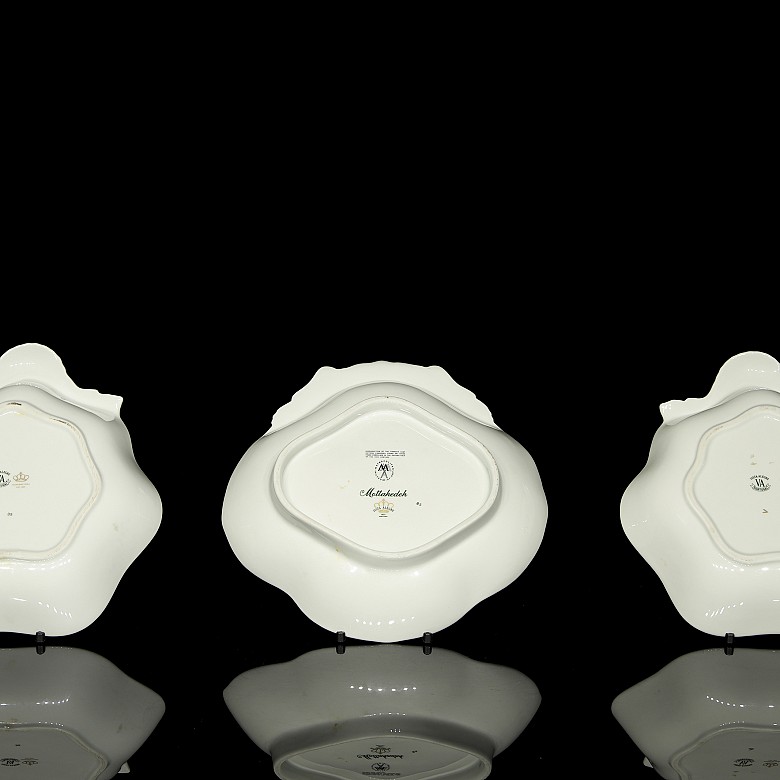 Tres recipientes de porcelana esmaltada, Vistalegre, s.XX