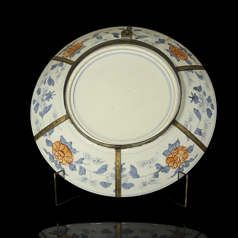 Japanese Imari porcelain dish, late 19th century