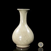 Geyao-glazed ceramic ‘Yuhuchunping’ vase, Song dynasty