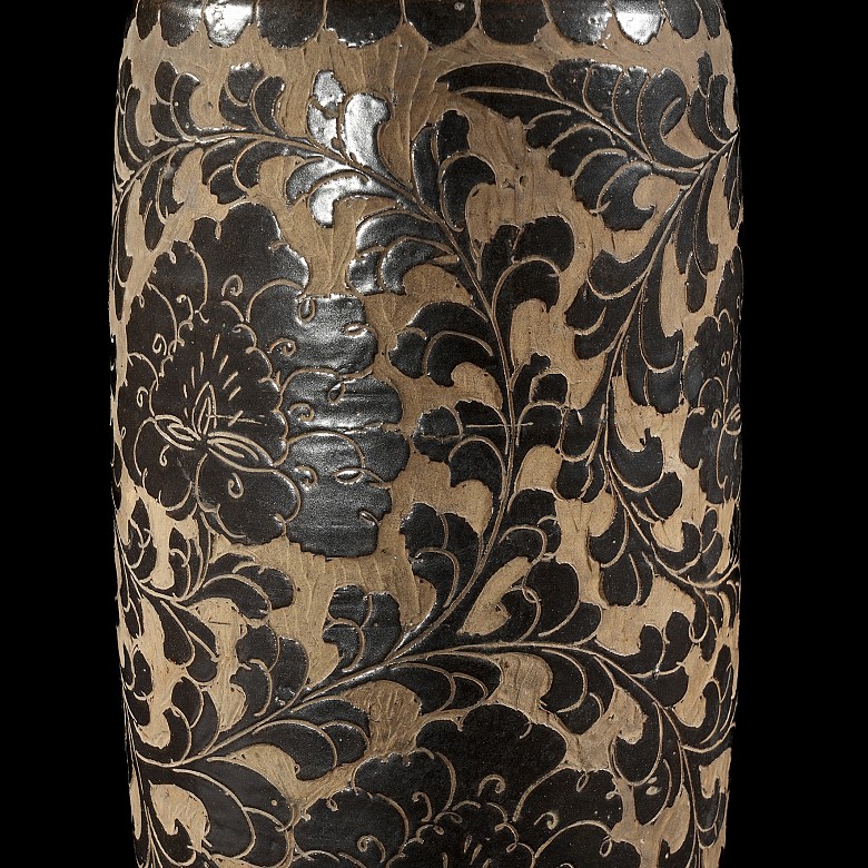 Ceramic vase with sgraffito decoration, Jin dynasty