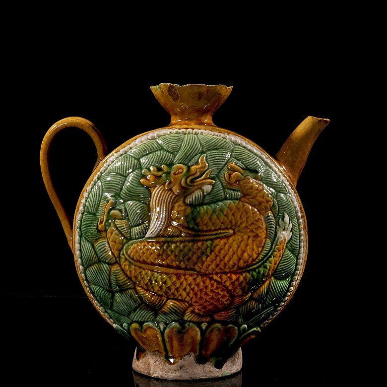 Three-color glazed ceramic jug, Liao style