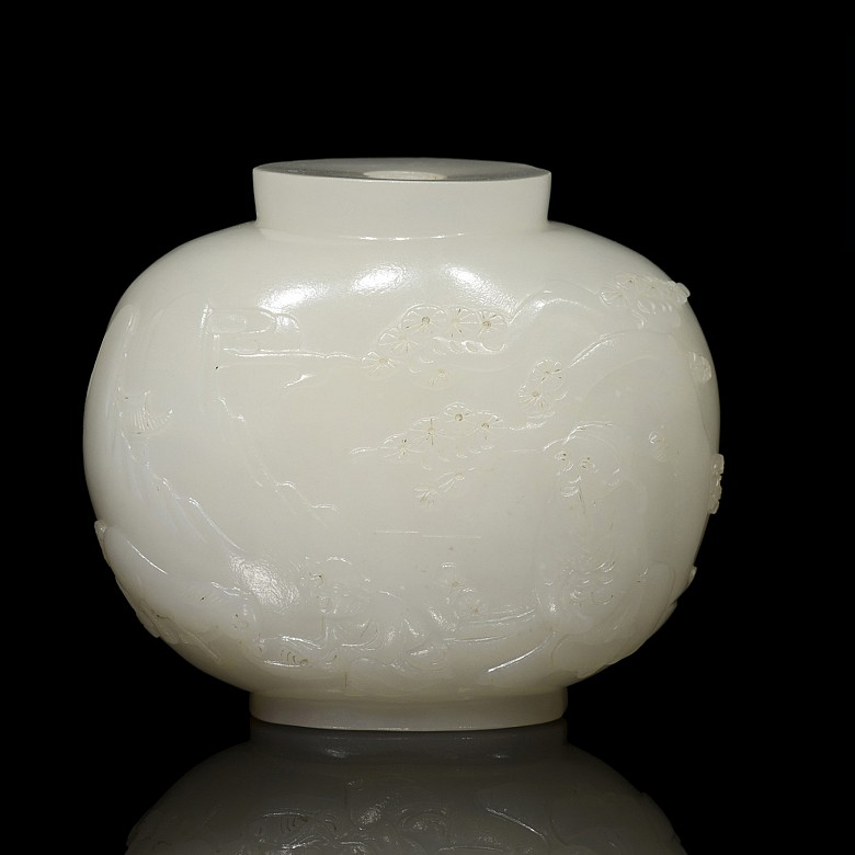 White jade snuff bottle, Qing dynasty