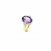 Ring in 18k yellow gold with amethyst and diamonds.