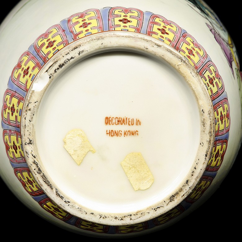 Chinese vase with ladies and palace, 20th century