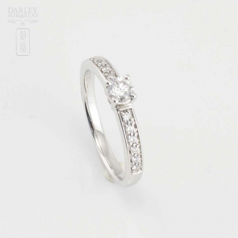 Solitaire 18k white gold and diamonds