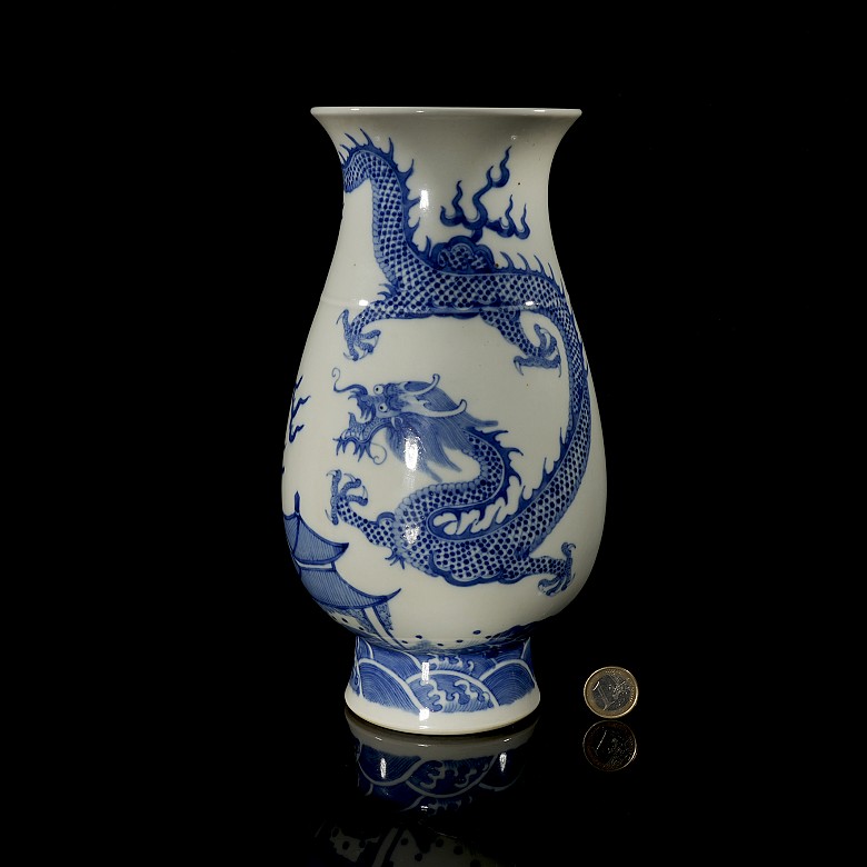 Blue-and-white porcelain vase ‘Landscape with dragon’, Qing dynasty