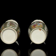 Pair of small Cantonese vases, 20th century