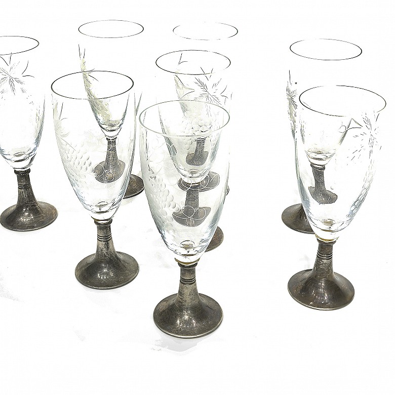 Set of eight champagne flutes with silver stem, 20th century