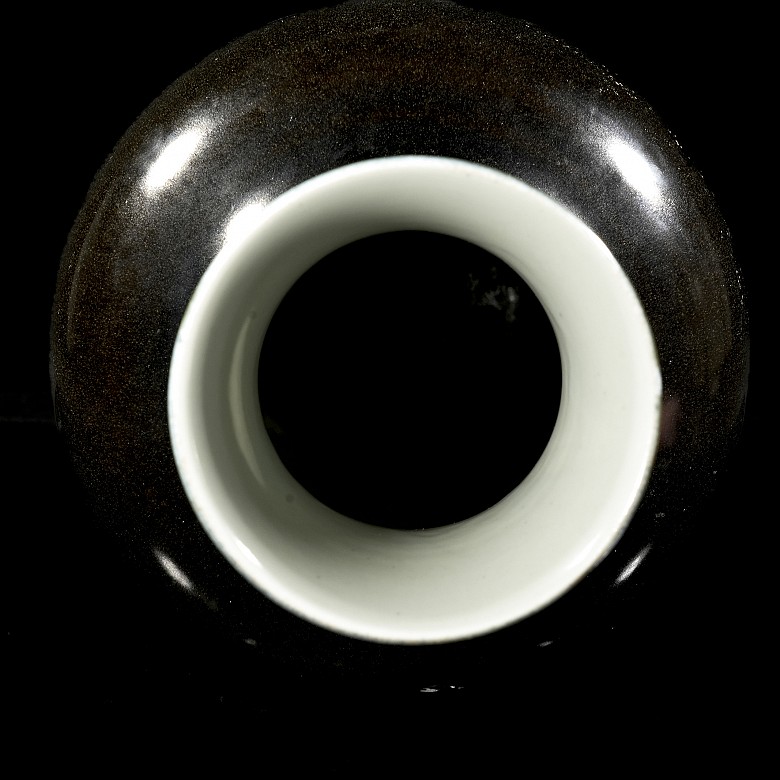 Glazed porcelain vase, with Guangxu seal