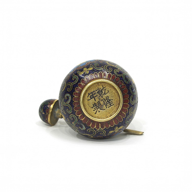 Cloisonne snuff bottle, with Qianlong mark.