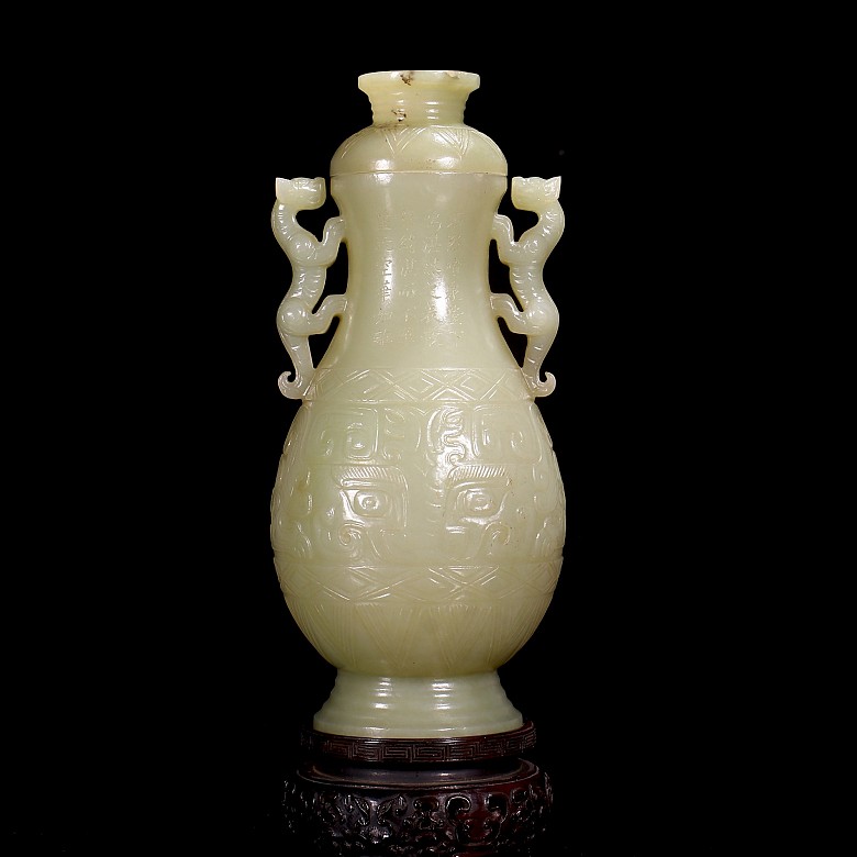 Hetian ‘Tigers’ jade vase, Qing dynasty