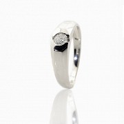 Solitaire Ring in 18k white gold with diamond