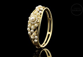 Brazalete de oro amarillo 18 kt y perlas cultivadas