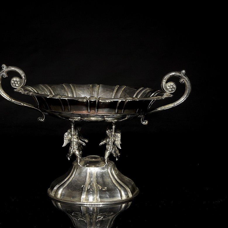 Spanish silver fruit bowl ‘Cherubs’, 20th century