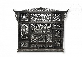 Chinese carved wooden bookshelf, 20th century