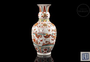 Porcelain vase pink family ‘Chickens and Chickens’, Qing dynasty