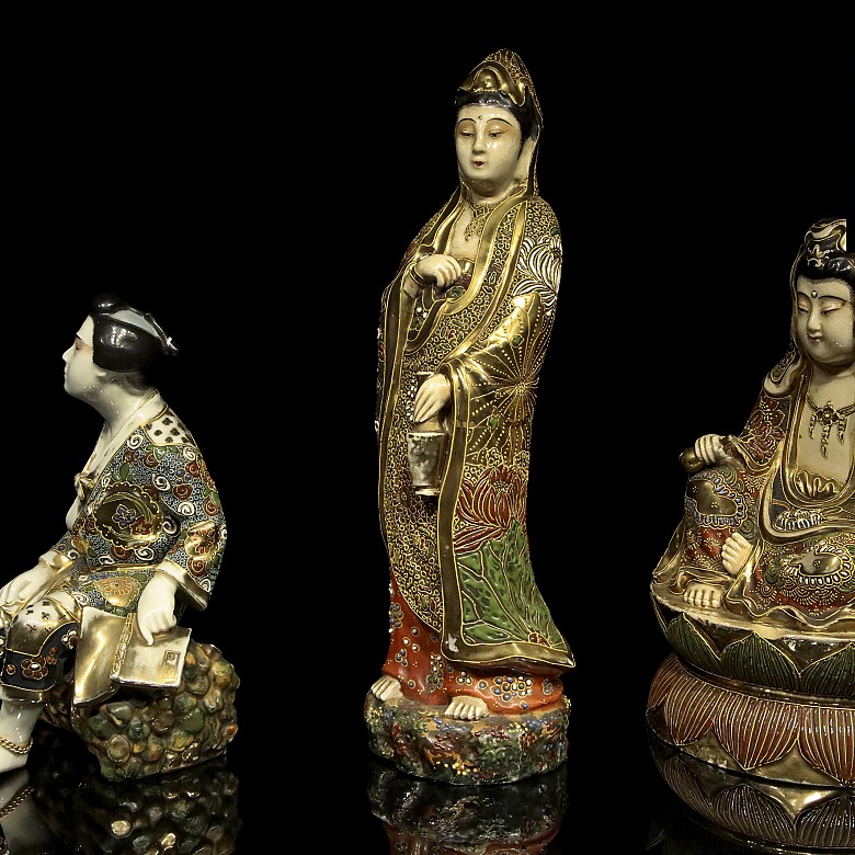 Tres figuras de porcelana Satsuma, Japón,  S.XIX - XX