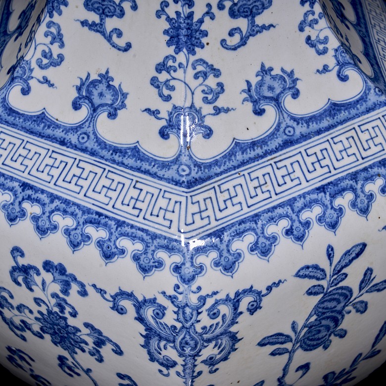 Hexagonal ‘Sanduo’ blue and white glazed vase, with Qianlong seal