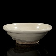 White-glazed ceramic bowl, Tang Dynasty