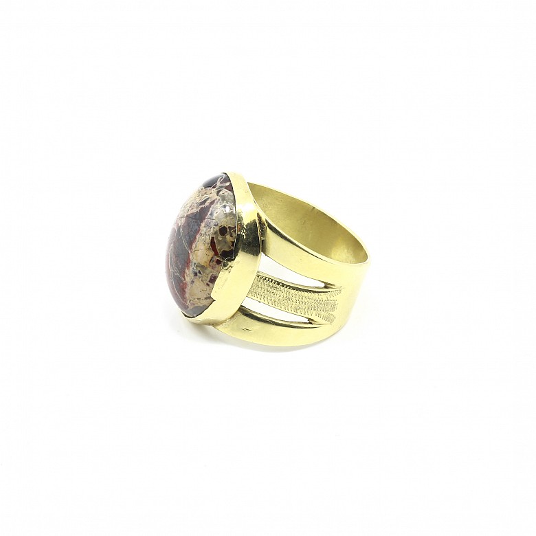 18k yellow gold ring with one agate